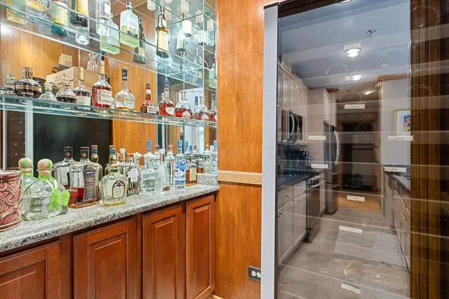 $879,000 | 16 North May Street, Unit 543, Chicago, IL 60607