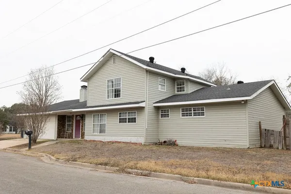 $229,800 | 1104 Moss Lane, Cuero, TX 77954