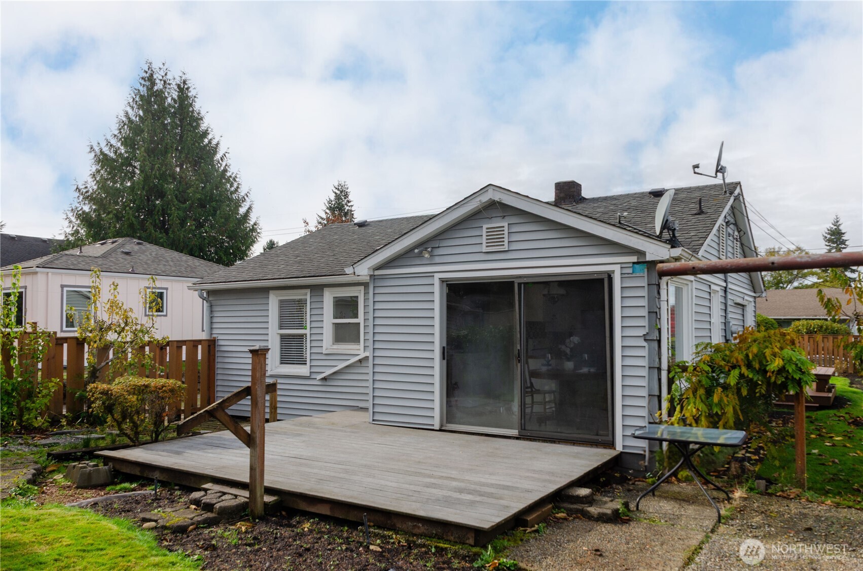 2723 Locust Avenue West University Place, WA 98466 - Photo 11 of 15 a view of a house with yard and sitting area