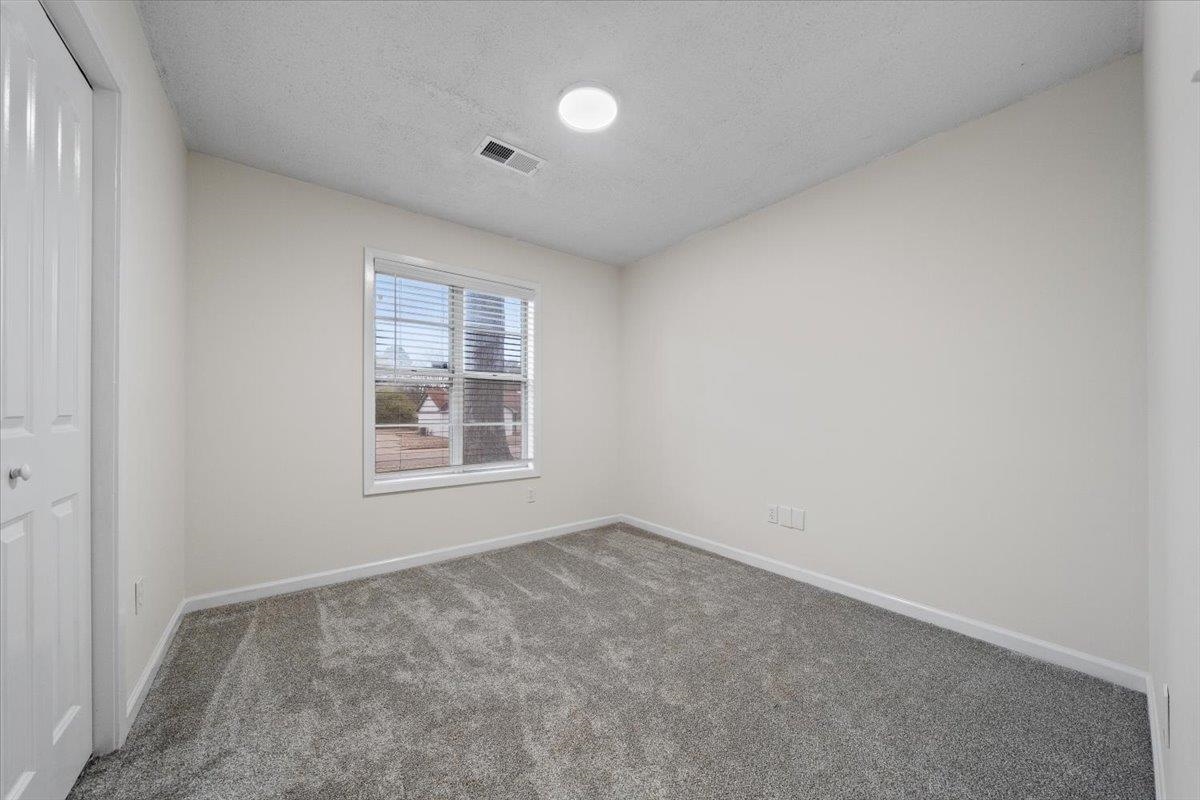 947 Hunters Retreat Drive Collierville, TN 38017 - Photo 18 of 27 ...With NEW Carpet and Large Closet.