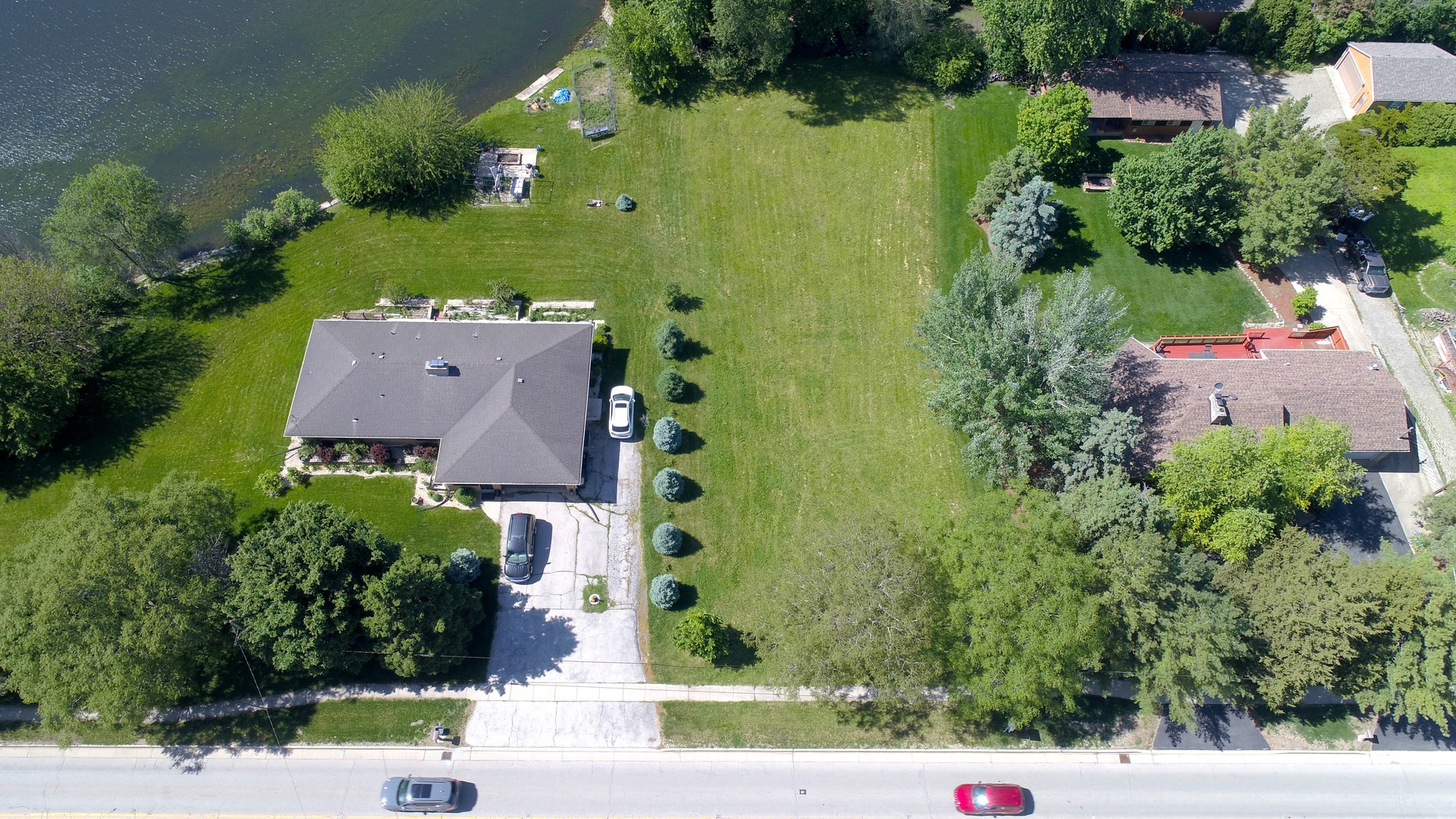 806 Plainfield Road Downers Grove, IL 60516 - Photo 1 of 16 an aerial view of a house with yard