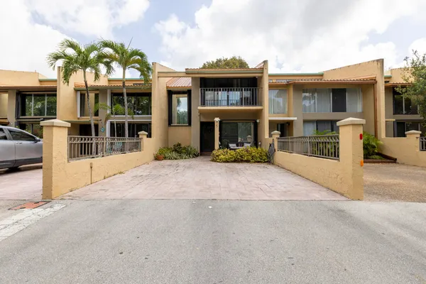 $2,995 | 720 East Coco Plum Circle, Unit 5, Plantation, FL 33324