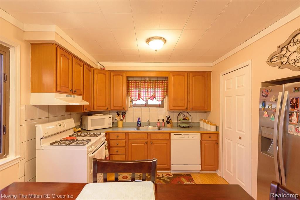 45781 Harris Road Belleville, MI 48111 - Photo 9 of 39