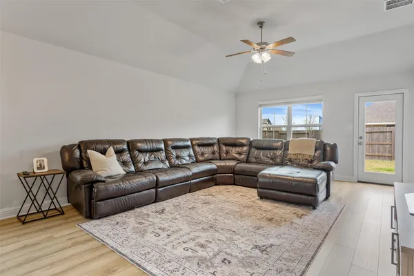$2,500 | 13724 Sabine Lk Drive, Texas City, TX 77568