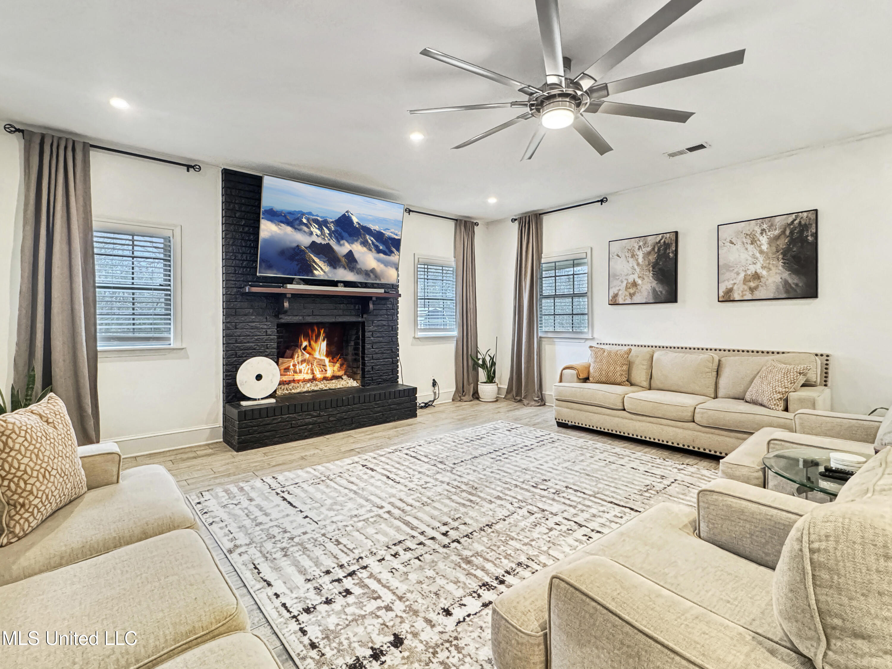 1404 Neal Road Picayune, MS 39466 - Photo 11 of 39 Family room 3