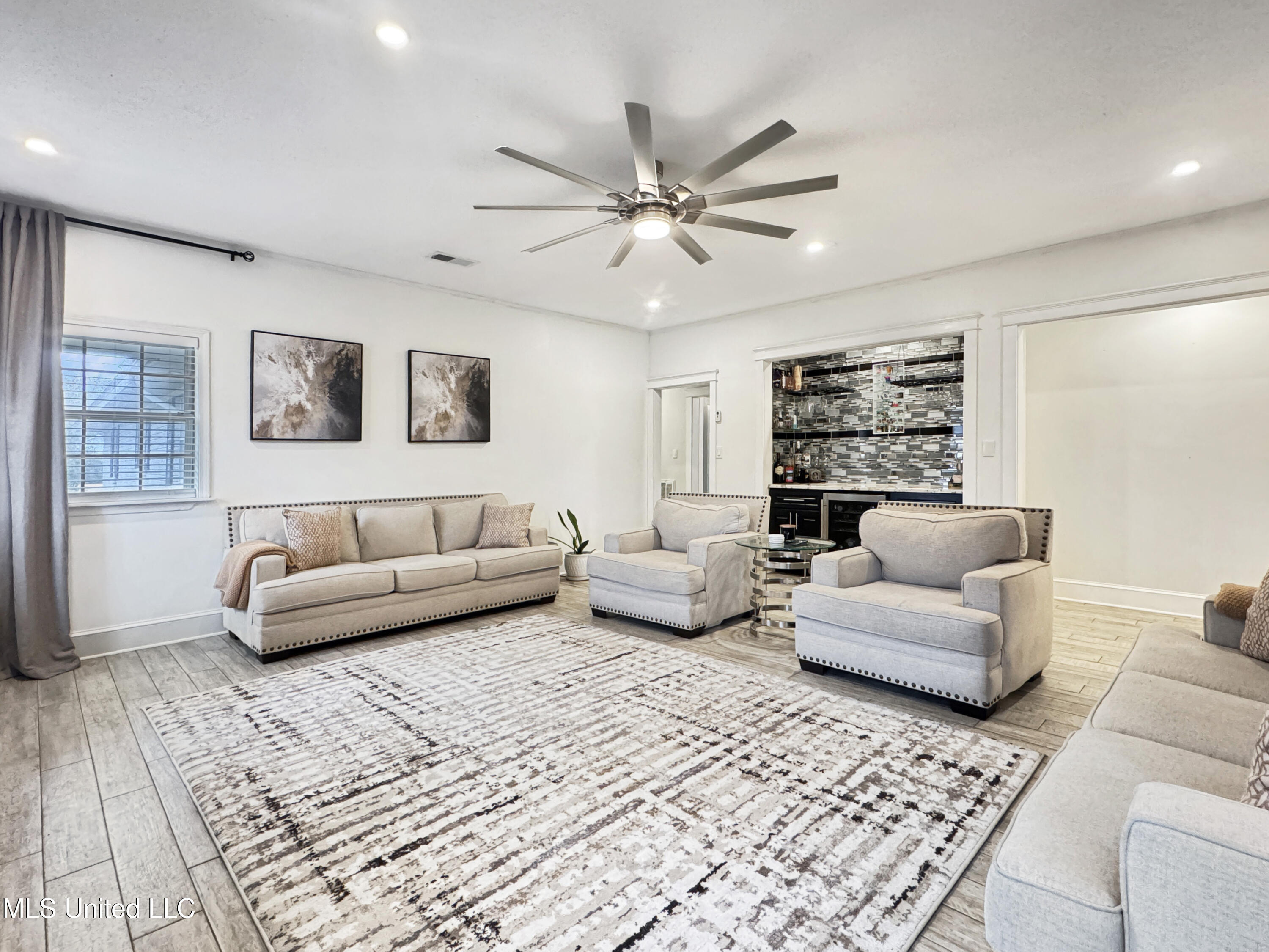 1404 Neal Road Picayune, MS 39466 - Photo 12 of 39 Family room 1