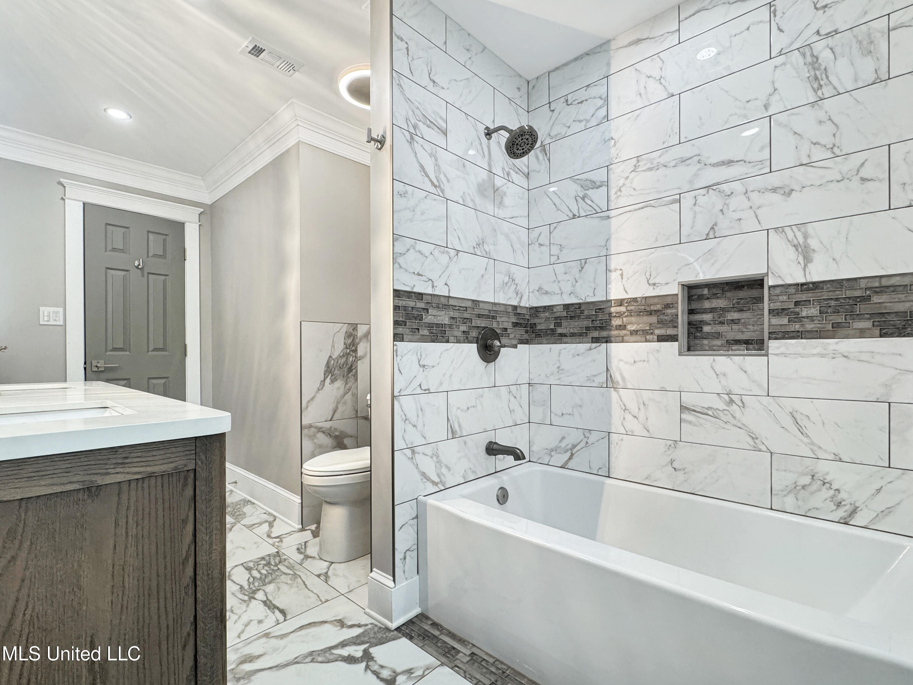 1404 Neal Road Picayune, MS 39466 - Photo 28 of 39 Shared bath