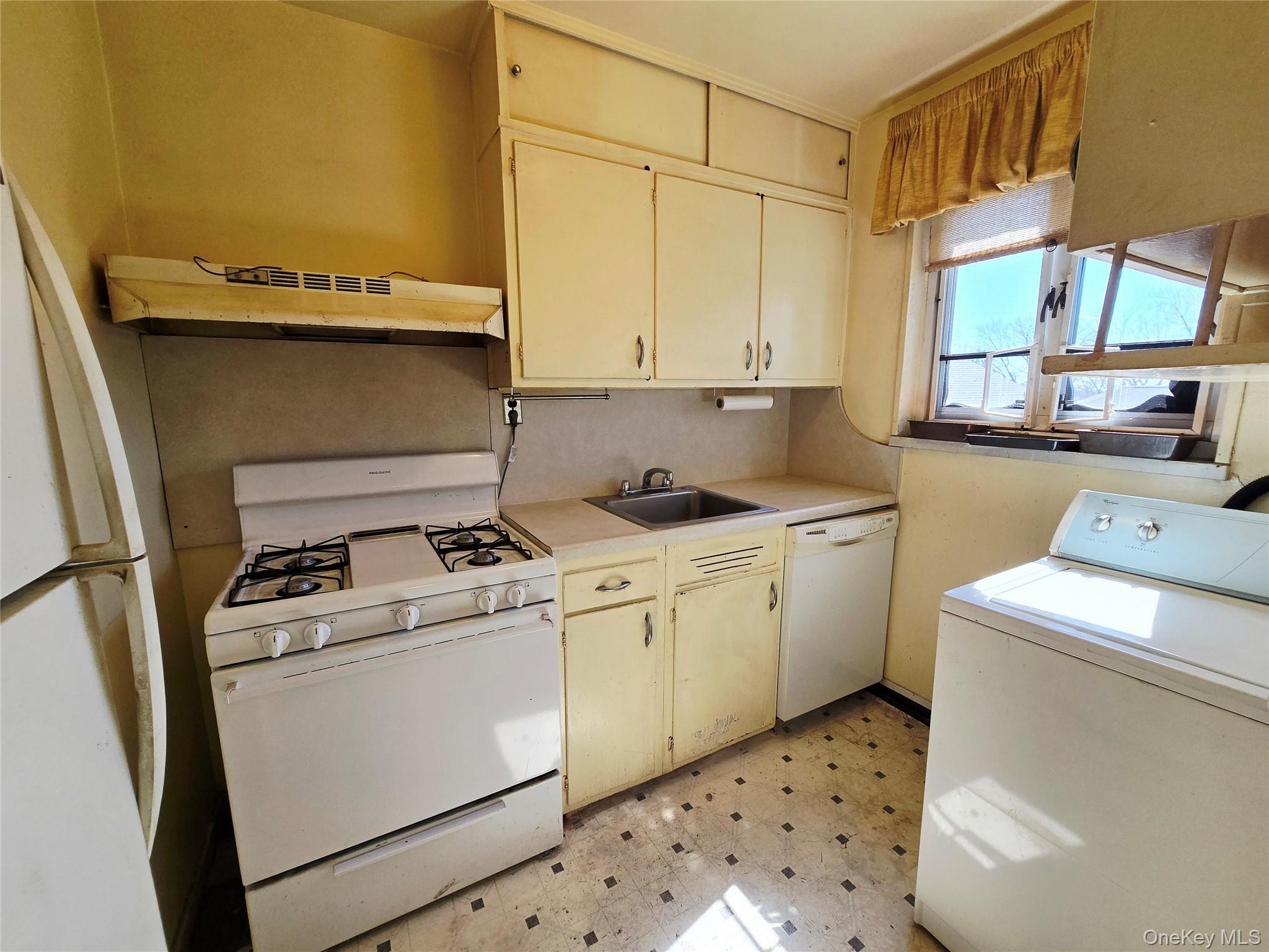 22305 Manor Road, Unit 226 Queens, NY 11427 - Photo 3 of 8