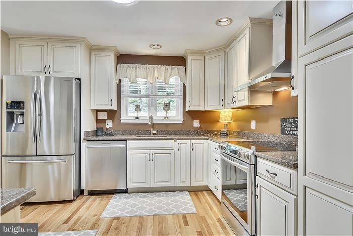 6000 Roland Avenue Baltimore, MD 21210 - Photo 3 of 30 Kitchen