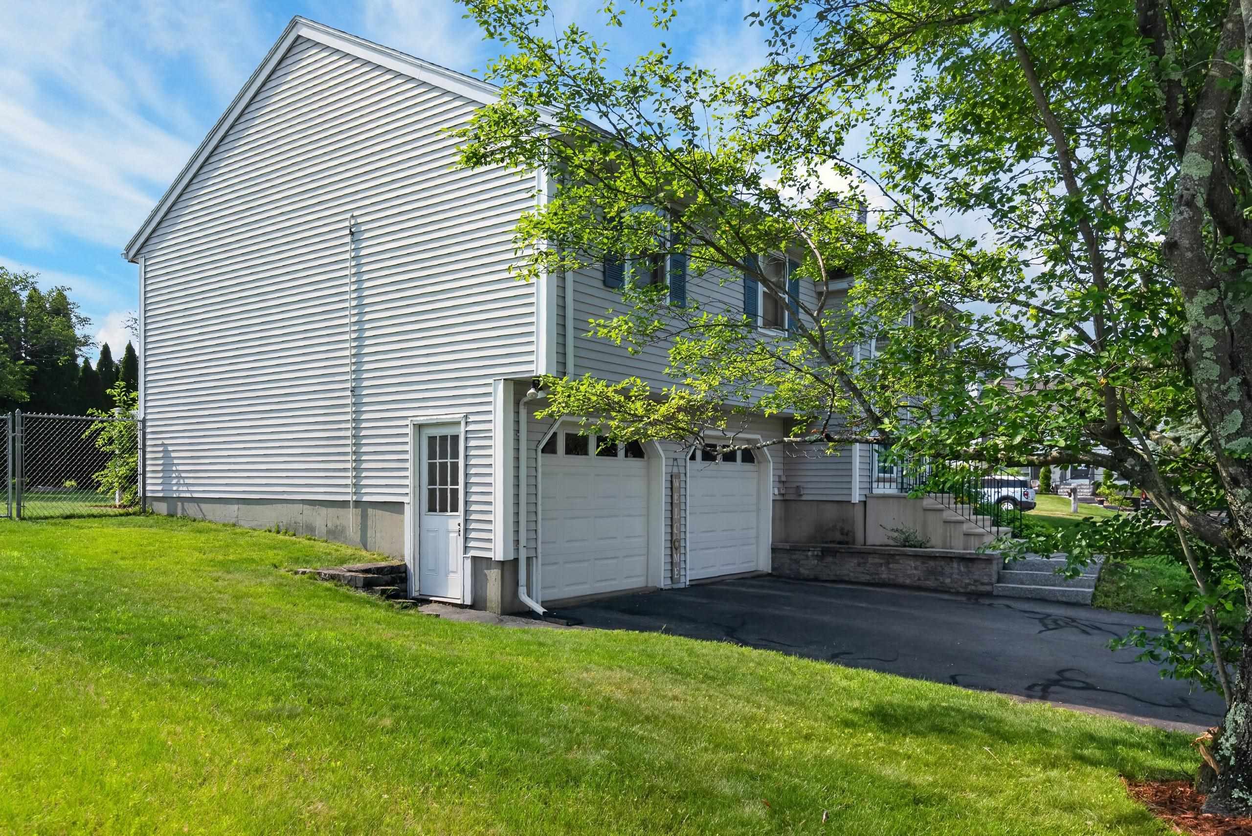 94 Pullman Street Manchester, NH 03103 - Photo 3 of 37