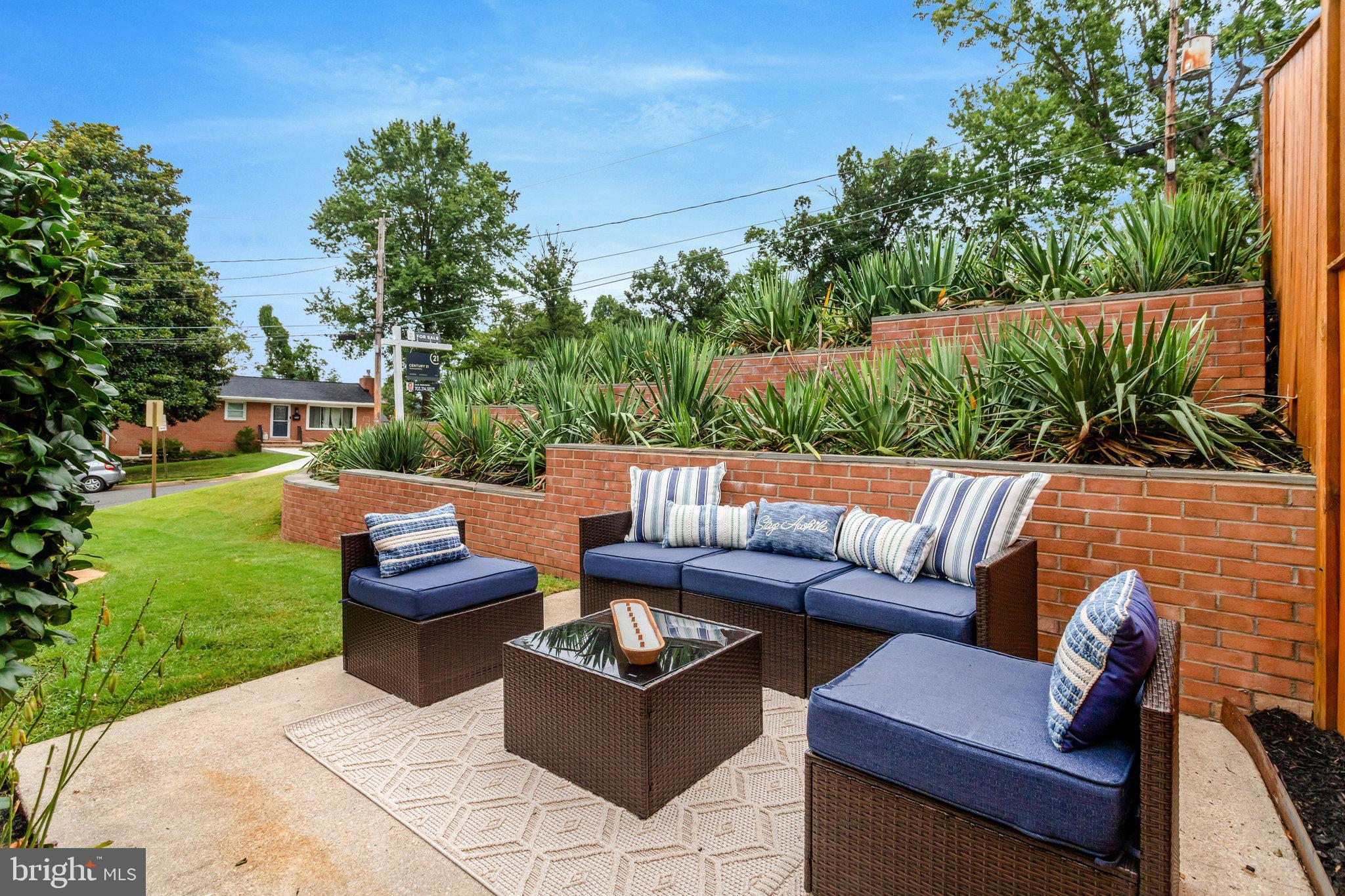 4206 16th Road South Arlington, VA 22204 - Photo 33 of 35 a view of a yard with seating area