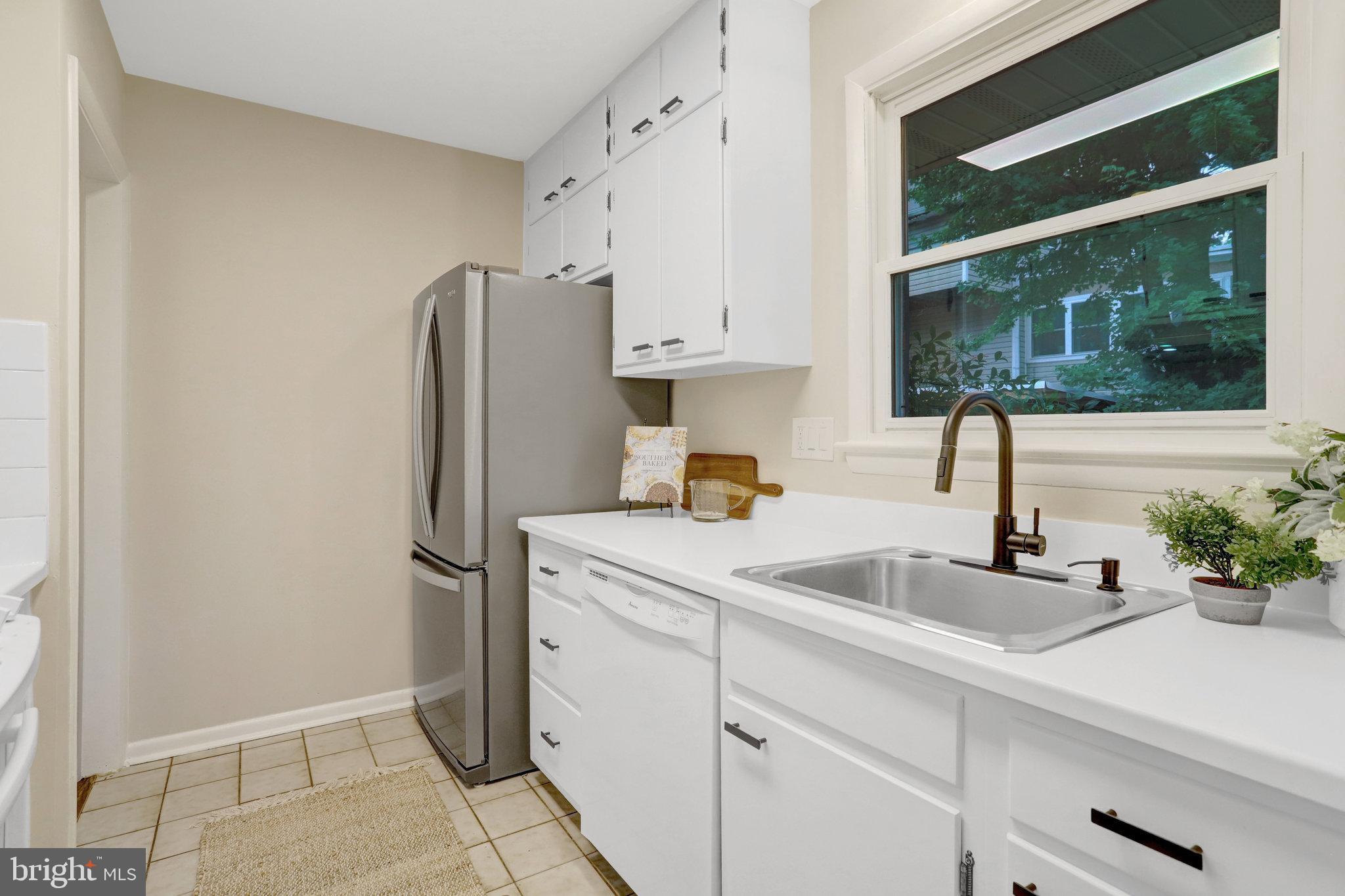 4206 16th Road South Arlington, VA 22204 - Photo 8 of 35 a kitchen with a sink and refrigerator