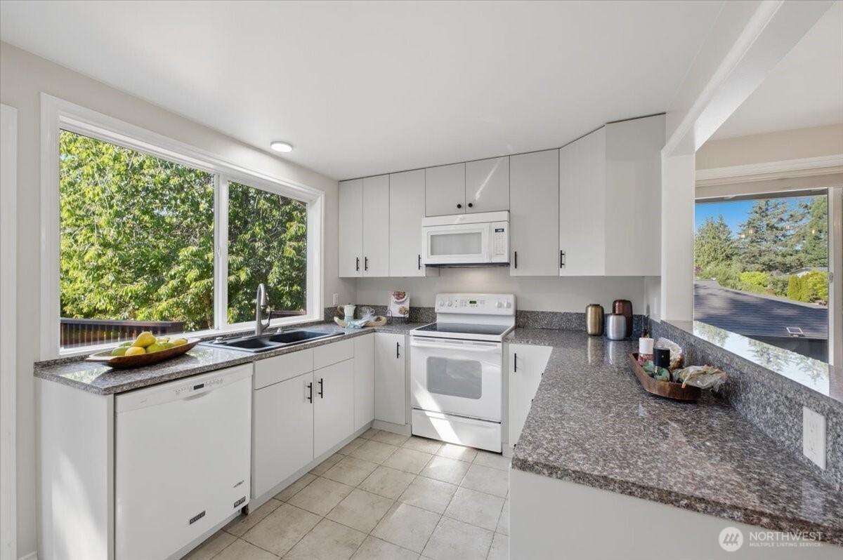 1801 Anacortes Avenue Northeast Renton, WA 98059 - Photo 11 of 29