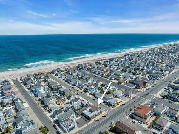 $1,995 | 1605 Grand Central Avenue, Unit 2, Lavallette, NJ 08735