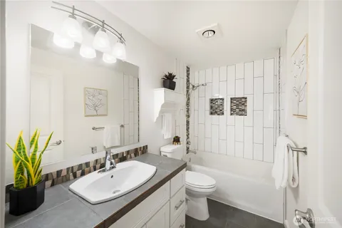 $529,950 | 710 Kirkland Circle, Unit A101, Kirkland, WA 98033