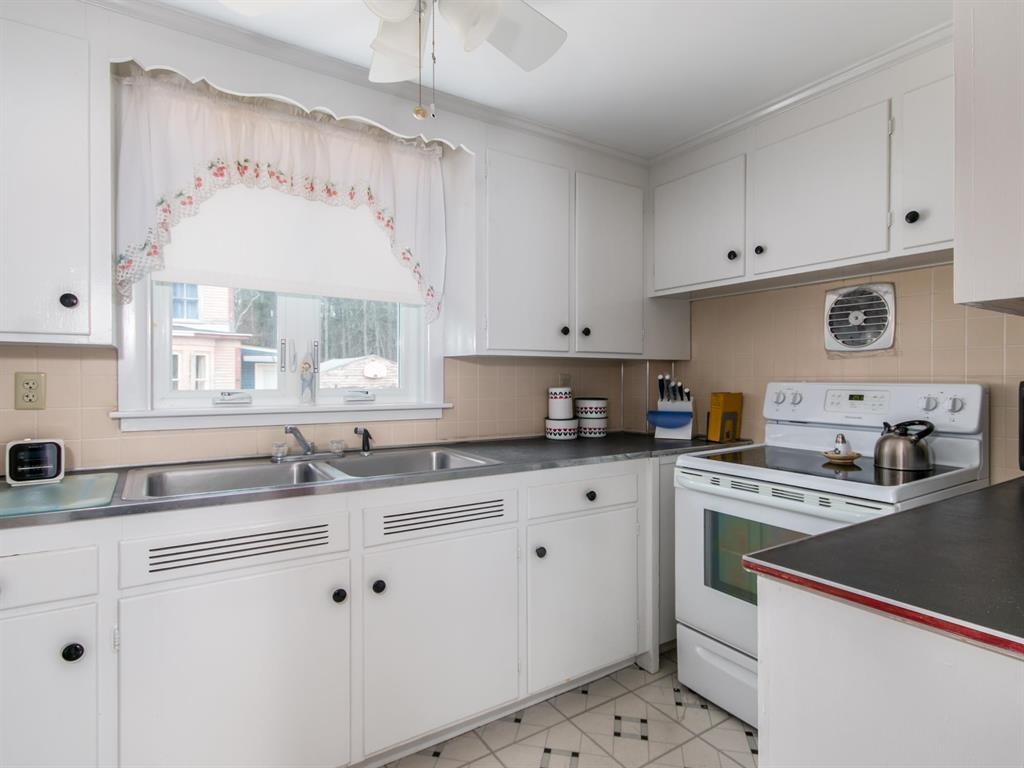 68 Durham Road Dover, NH 03820 - Photo 4 of 15