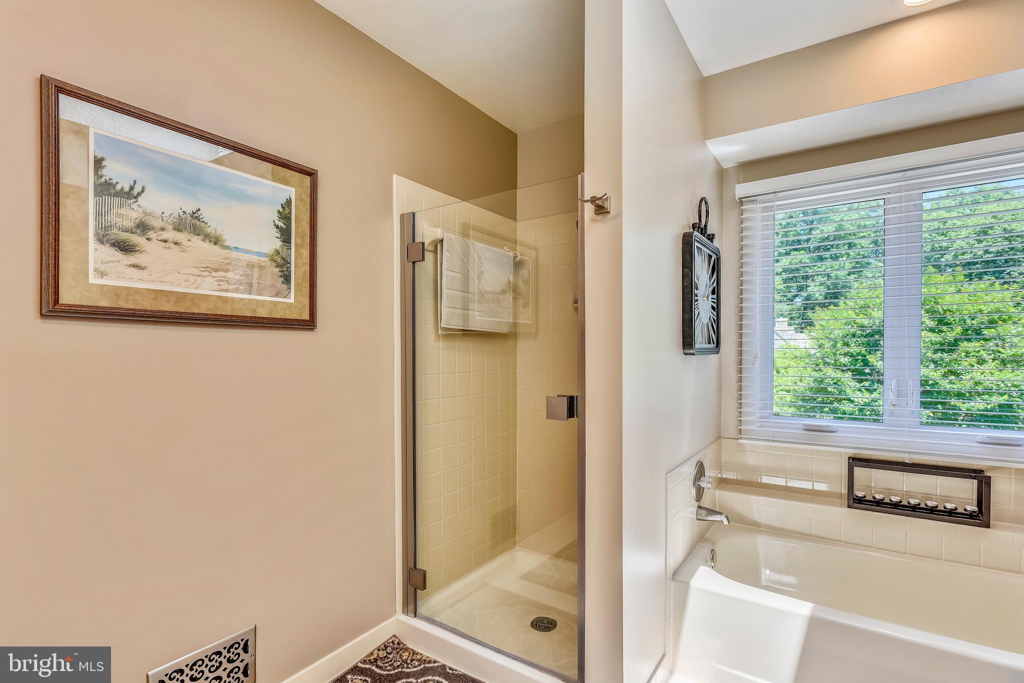 11627 Chapel Cross Way Reston, VA 20194 - Photo 19 of 63 Master Bathroom