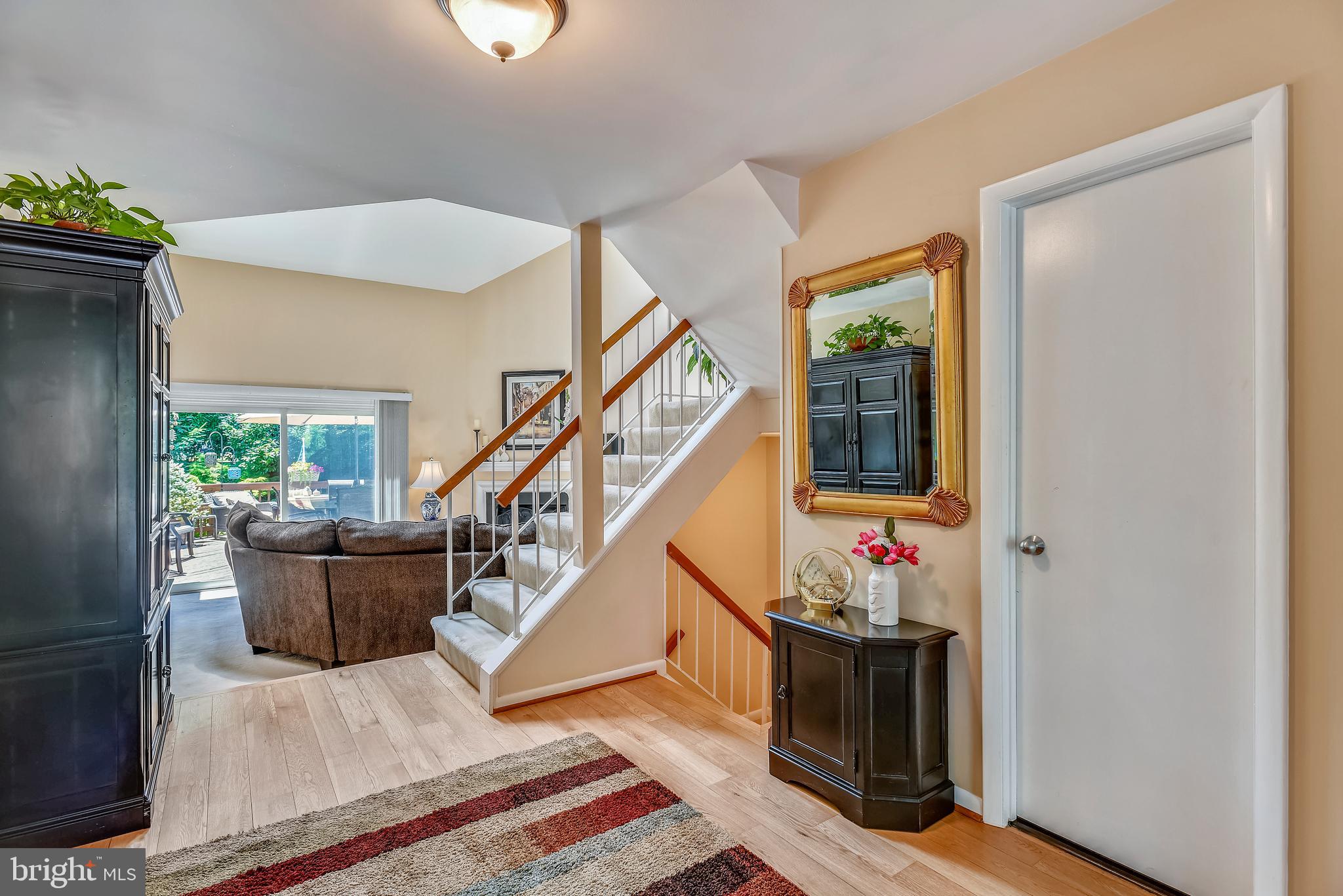 11627 Chapel Cross Way Reston, VA 20194 - Photo 3 of 63 Bright and Welcoming Entry Foyer