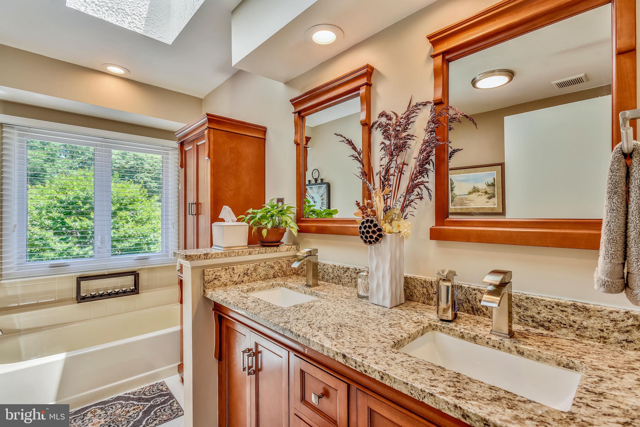 11627 Chapel Cross Way Reston, VA 20194 - Photo 24 of 63 Master Bathroom