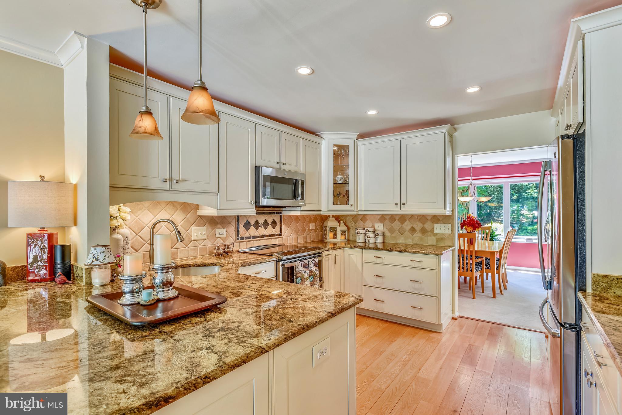 11627 Chapel Cross Way Reston, VA 20194 - Photo 5 of 63 Gorgeous Remodeled Cook's Kitchen