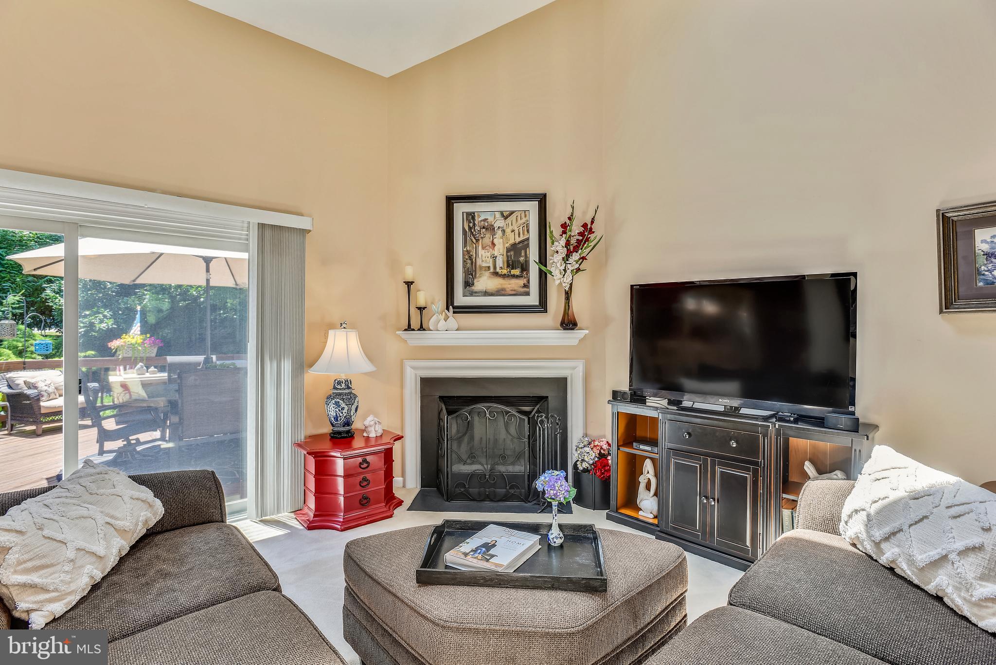 11627 Chapel Cross Way Reston, VA 20194 - Photo 6 of 63 Living Room with Walkout to Deck