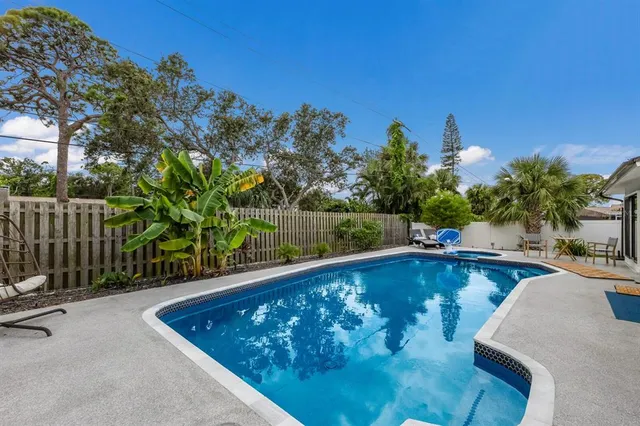 $897,000 | 7711 25th Avenue West, Bradenton, FL 34209