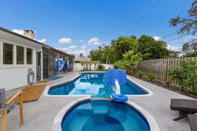 $897,000 | 7711 25th Avenue West, Bradenton, FL 34209