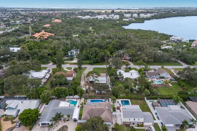 $897,000 | 7711 25th Avenue West, Bradenton, FL 34209