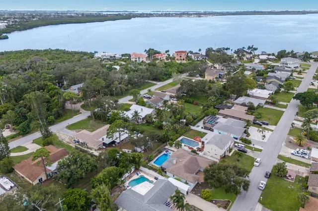 $897,000 | 7711 25th Avenue West, Bradenton, FL 34209