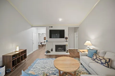 $190,000 | 11711 Memorial Drive, Unit 276, Houston, TX 77024