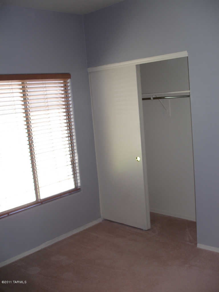 5394 South Via Tres Rios Tucson, AZ 85746 - Photo 8 of 12 Gallery Image 8