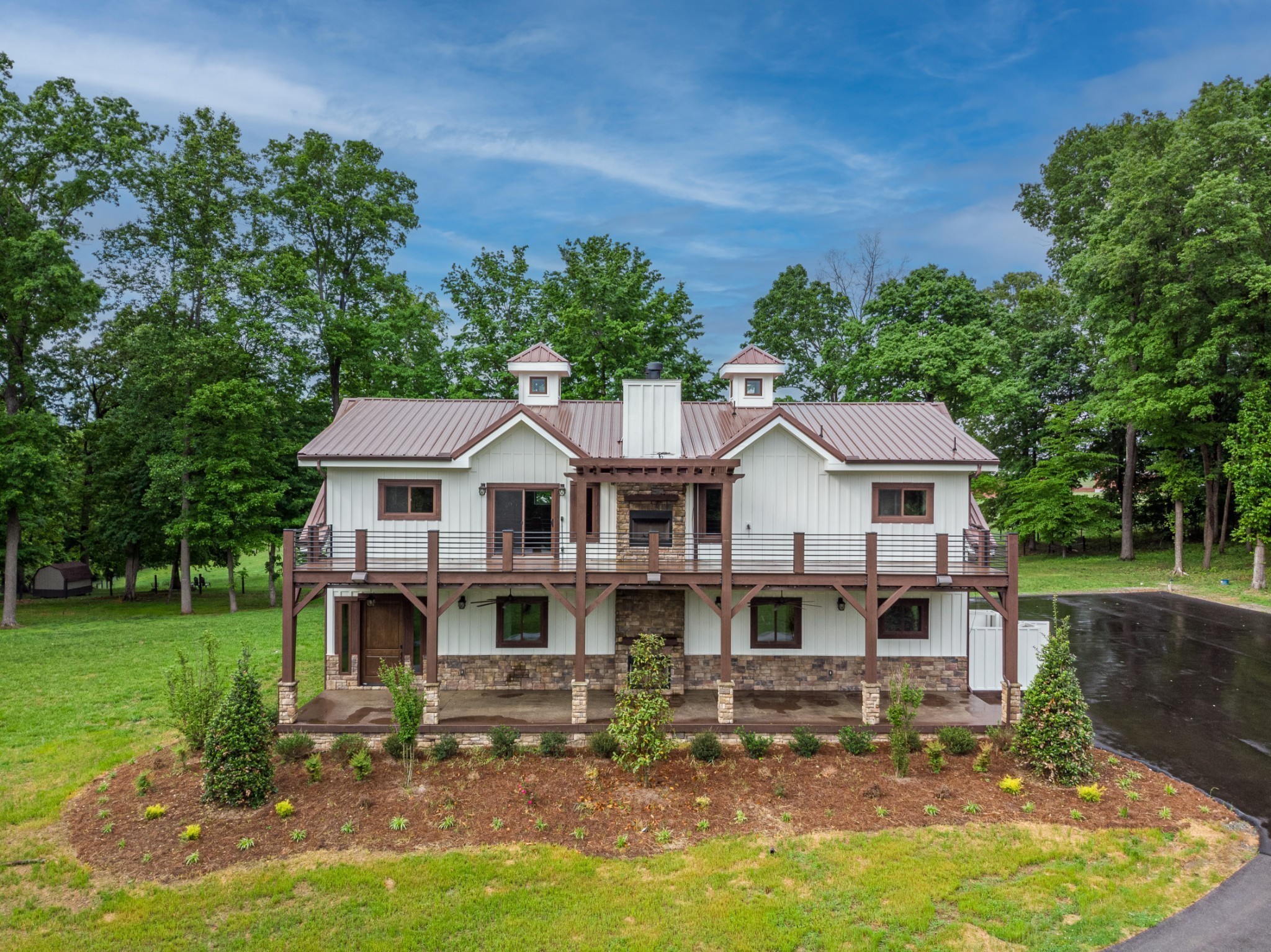 a view of a yard in front of house