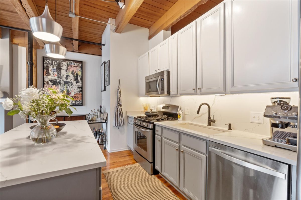 14 North Sangamon Street, Unit 201 Chicago, IL 60607 - Photo 10 of 24