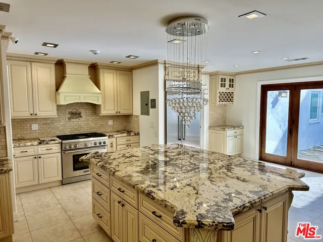 $9,990 | 128 South Swall Drive, Beverly Hills, CA 90211