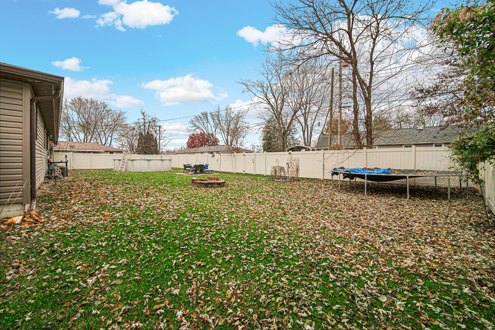 709 Beverly Drive Hebron, IN 46341 - Photo 21 of 22 1920x1280