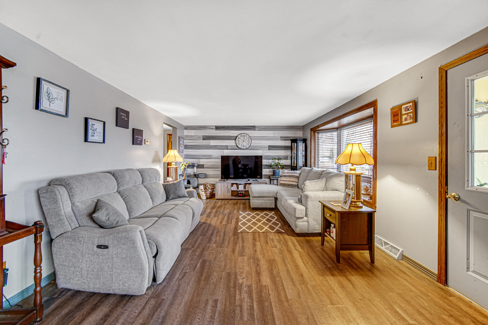 709 Beverly Drive Hebron, IN 46341 - Photo 5 of 22 1920x1280