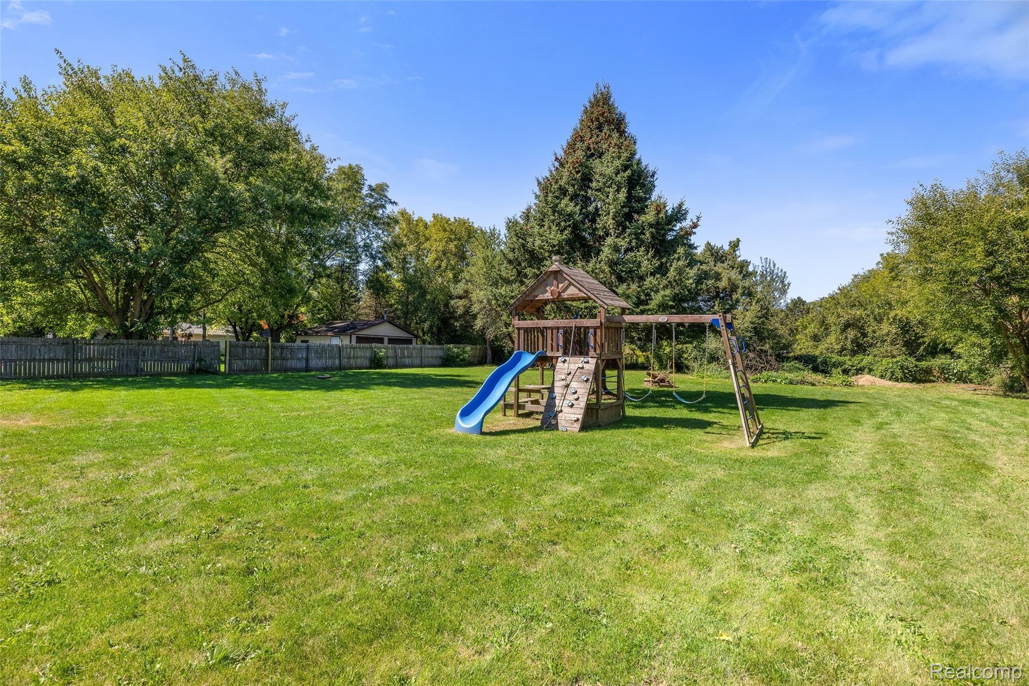 3827 Thomas Road Oxford, MI 48371 - Photo 32 of 41 Large, Fenced Yard
