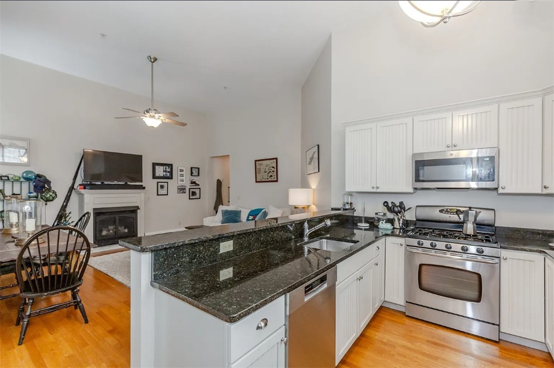 12 Elm Street, Unit 2 Newport, RI 02840 - Photo 5 of 15