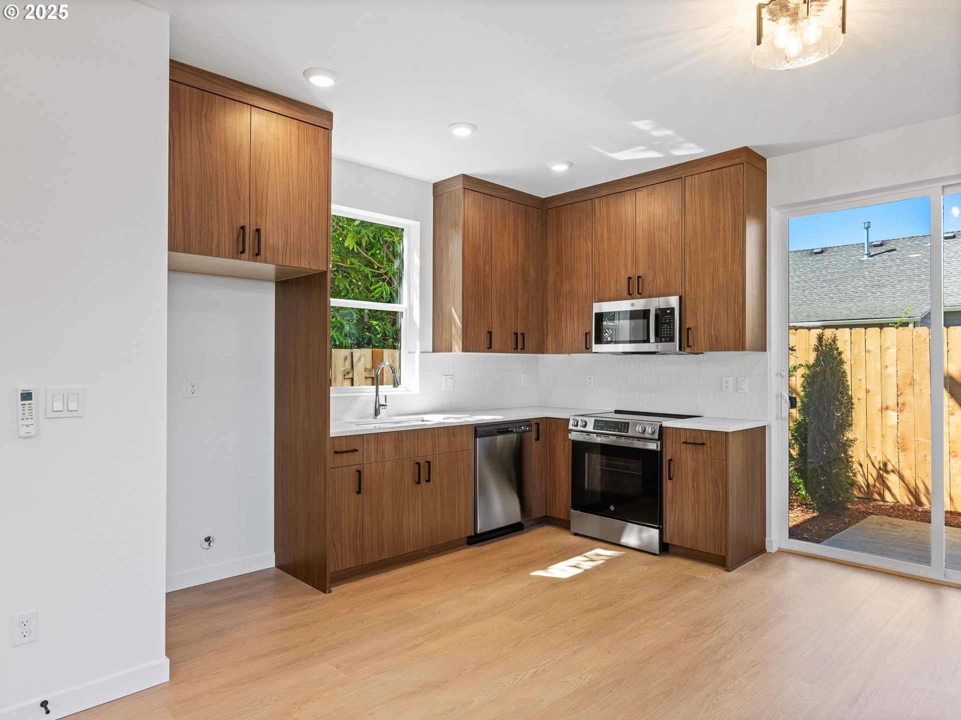 5305 Southeast Malden Street, Unit 2 Portland, OR 97206 - Photo 5 of 17