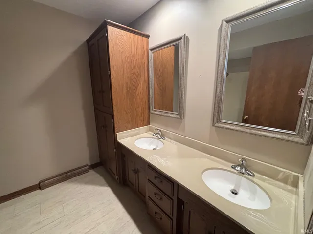 $495,000 | 4162 Highway 124, Bluffton, IN 46714