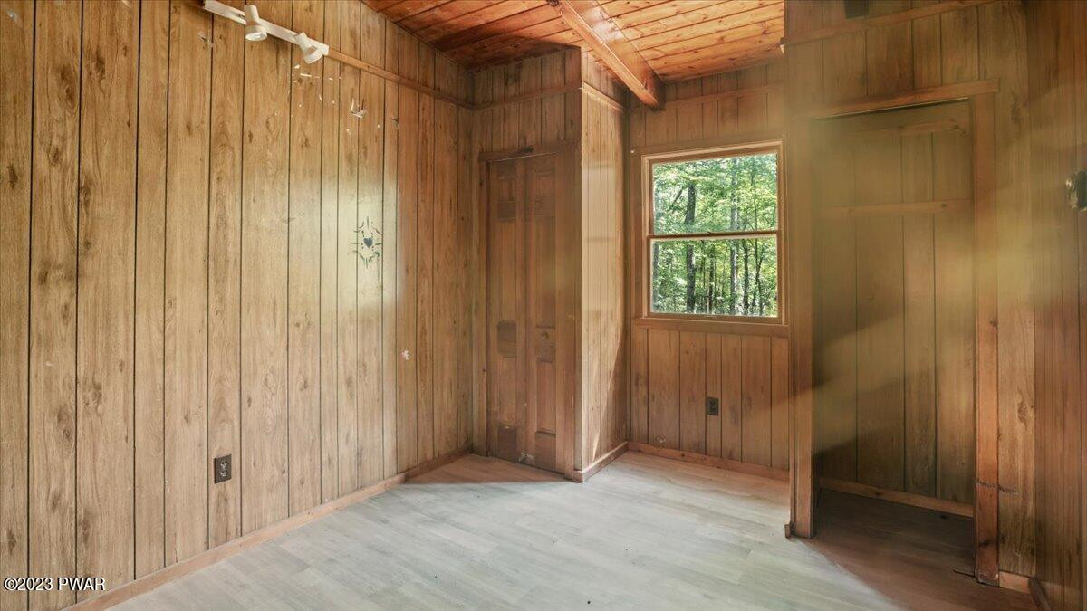 125 Sparrow Loop Bushkill, PA 18324 - Photo 22 of 27 22-HTV4027