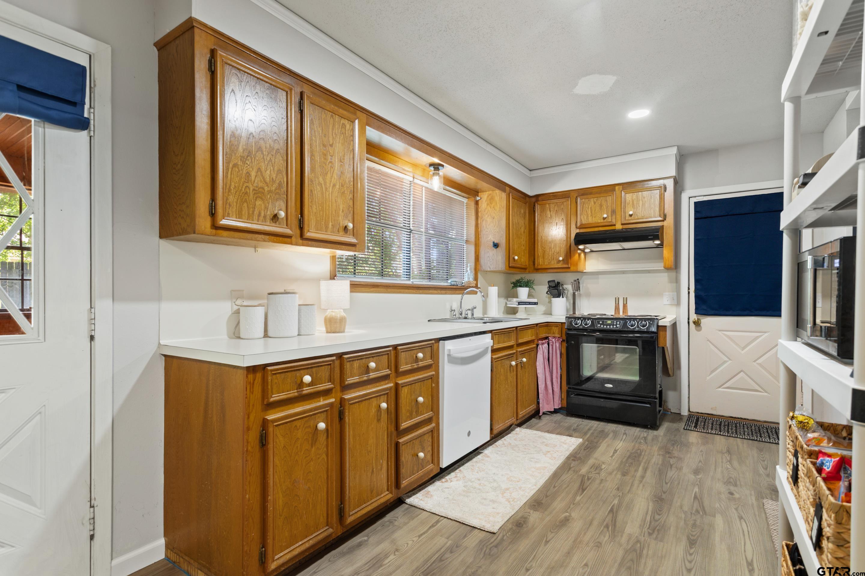 1316 Ridgeview Drive Tyler, TX 75701 - Photo 7 of 21