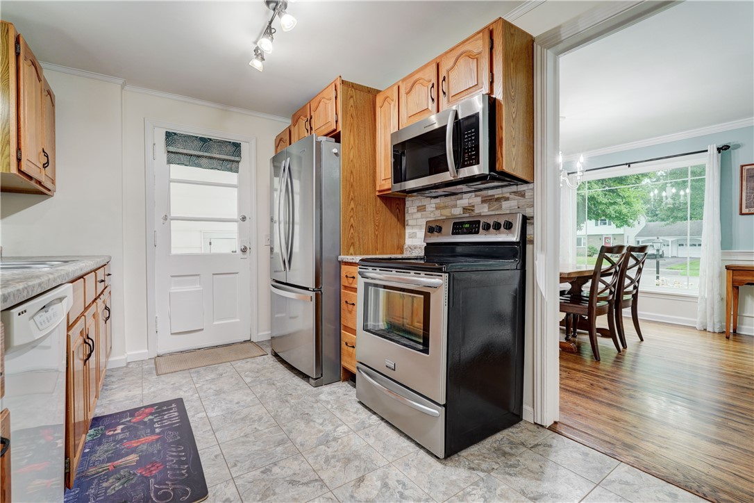 248 Wyndham Road Irondequoit, NY 14609 - Photo 13 of 32