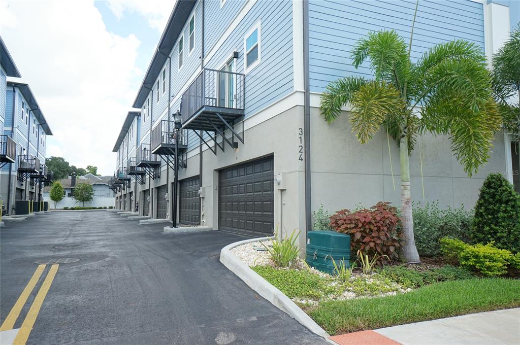 3124 West Azeele Street, Unit 4 Tampa, FL 33609 - Photo 4 of 37