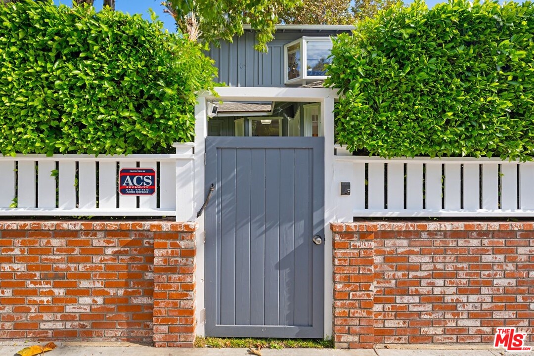 216 West Channel Road Santa Monica, CA 90402 - Photo 3 of 37