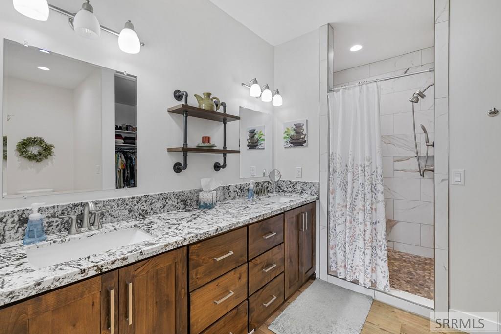 171 Dakota Avenue Rigby, ID 83442 - Photo 16 of 35 master bath with walk in closet