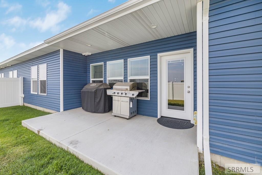 171 Dakota Avenue Rigby, ID 83442 - Photo 22 of 35 back concrete porch