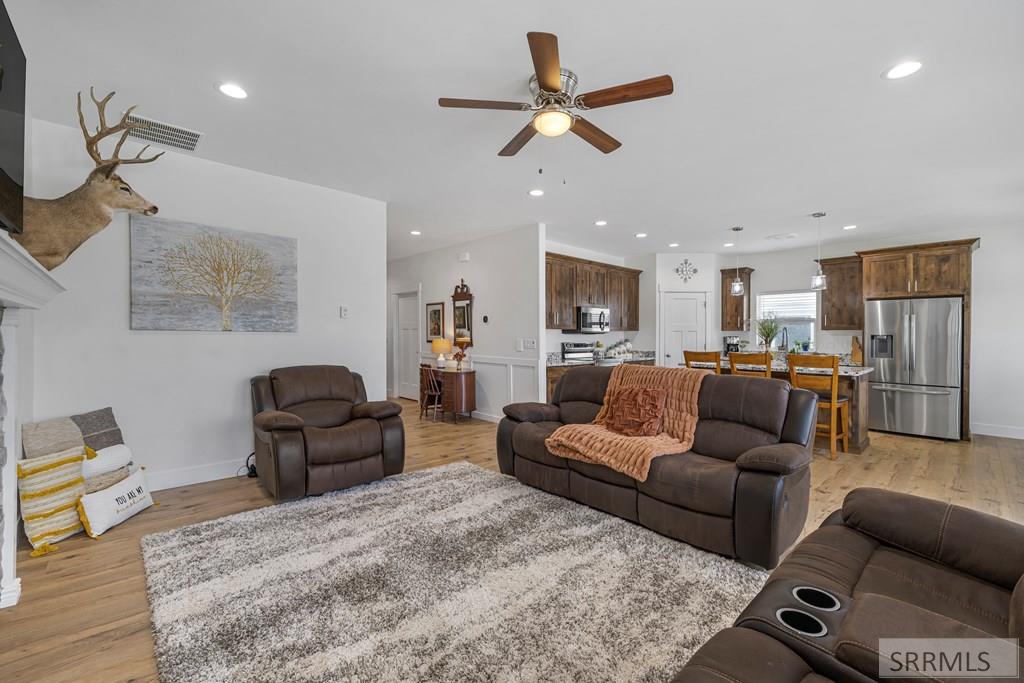 171 Dakota Avenue Rigby, ID 83442 - Photo 5 of 35 Family room