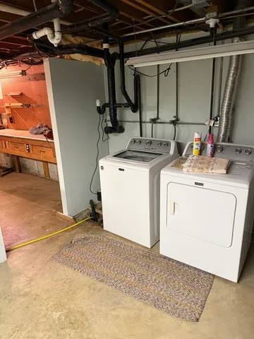 $284,900 | 5514 South Forester Drive, Rochelle, IL 61068