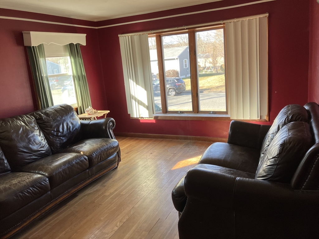 10 Upland Road Holyoke, MA 01040 - Photo 5 of 13 Gallery Image 5